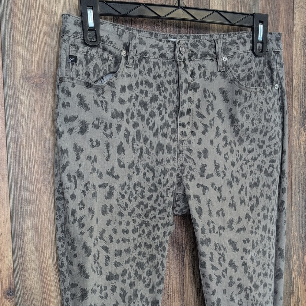 KanCan Gray Leopard Print Ankle Jeans